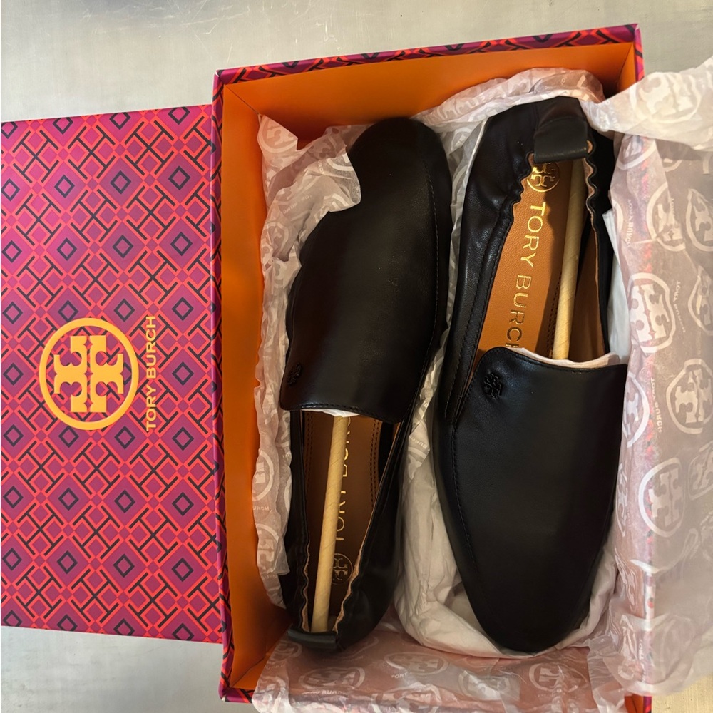 BRAND NEW! Tory Burch KIRA 20MM Elastic Loafer 
NAPPA LEATHER